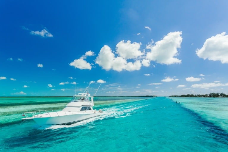 rent a sailboat in bahamas