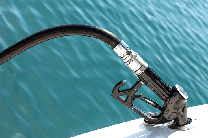 What to do while fueling your boat