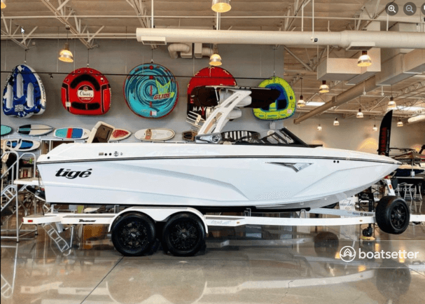 Instant Book this Wakesurf Boat! Amazing Wake, all gear included!  