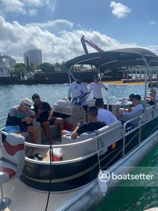 Clean pontoon boat / party barge/Sunset cruise.