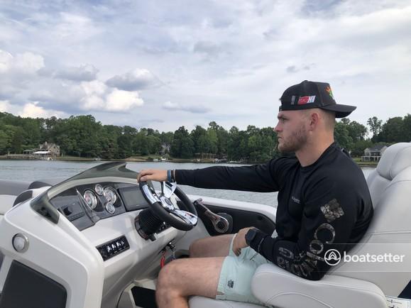 LAKE NORMAN—2022 24' Avalon LSZ 2485 Pure Fun   EVERYTHING INCLUDED