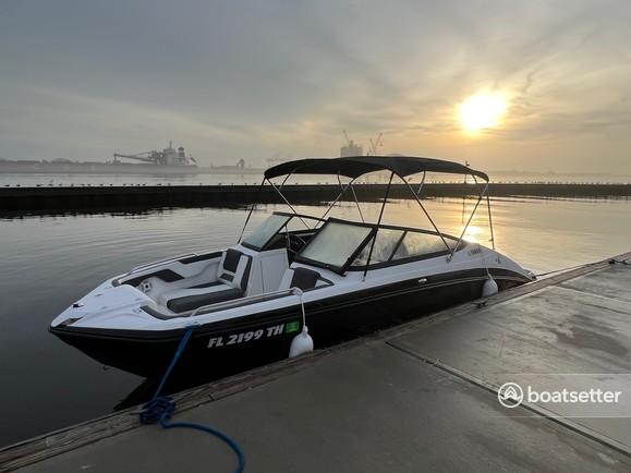 Yamaha 21.5ft Jet Boat