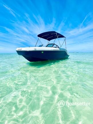 24’ Spacious Deck Boat. On Anna Maria Island