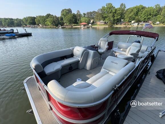 22' Bentley Tritoon for rent in Sherrills Ford, NC!