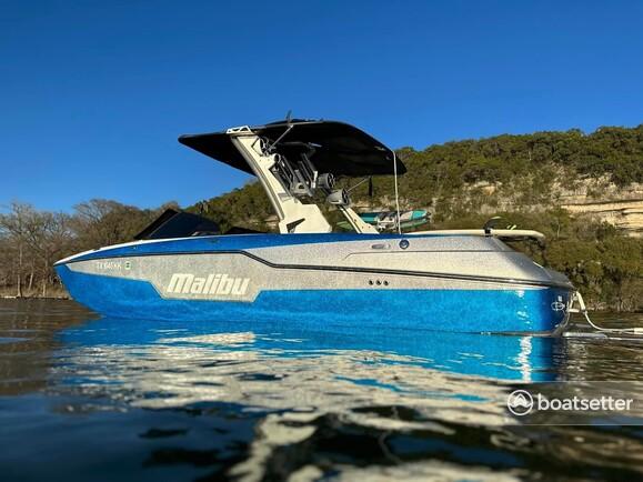 Malibu M220 - Best Surf Wave on the Lake