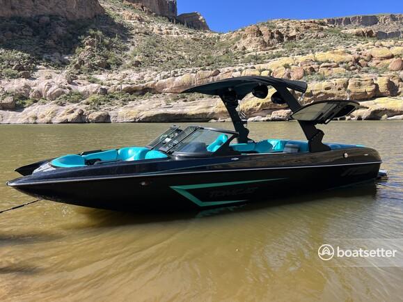 Tomcat wakeboat