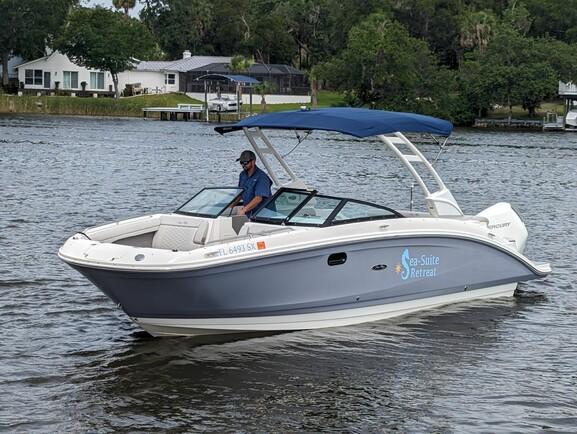 2021 Sea Ray 270 SDX, the Sea Suite Retreat