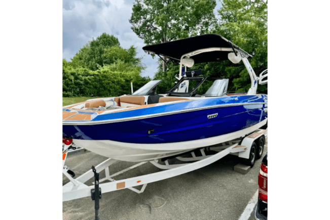 2024 Supreme S220 Wake Surf Ski Boat