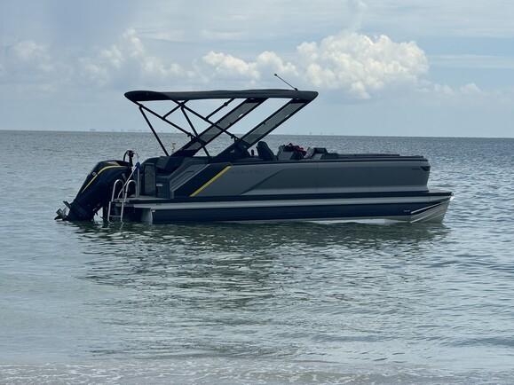 Brand new 2024 24’ Tritoon with 300HP