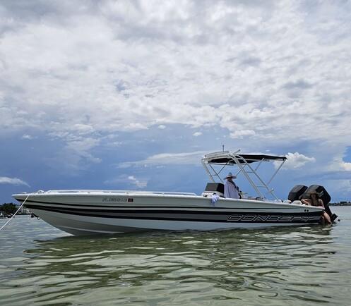 Concept 30 Center Console Fishing and Cruising up to 6 people