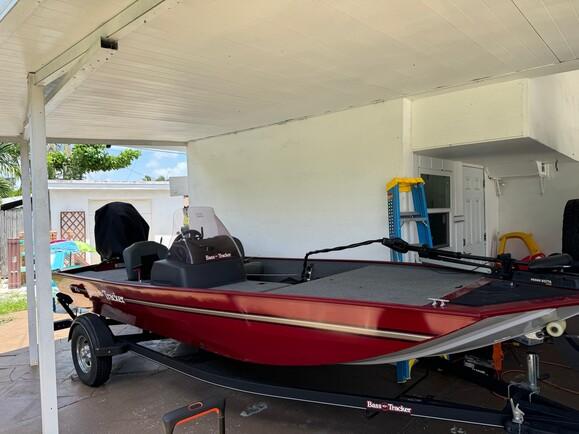 Bass Tracker Fishing Boat - great Florida bass boat