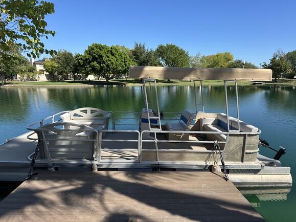 24' Pontoon Boat @ H2O Sanctuary