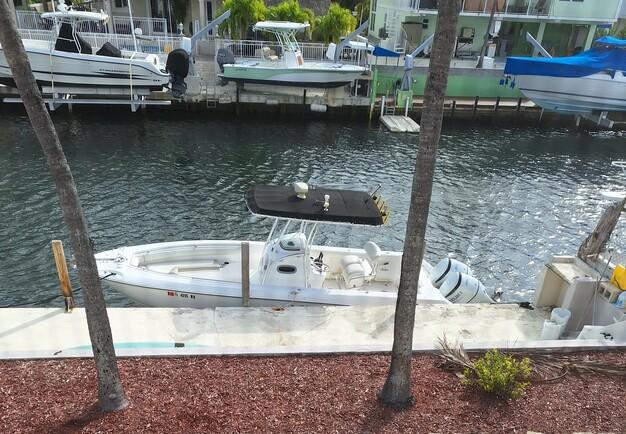 27' Outrage in Key Largo, FL - Ready to Dive or Fish