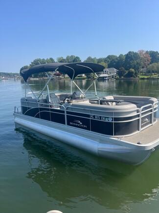 TUBE LAKE NORMAN 2022 22’ Luxury Bennington TRITOON Party Barge 150 HP