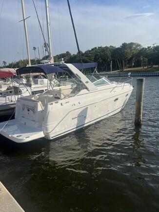 Rinker 270 Express Cruiser