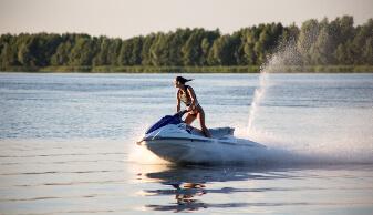 jet ski on canyon lake