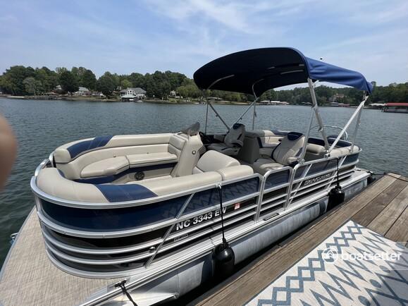 2021 24’ Luxury Berkshire TRI-TOON Lake Norman Party Barge 